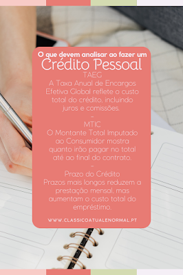 Guia de análise para Crédito Pessoal: TAEG, MTIC e Prazos. Infográfico sobre Crédito Pessoal com fundo de uma pessoa escrevendo em um caderno espiral. Sobre a imagem, há um retângulo rosa com bordas arredondadas contendo o texto em branco: "O que devem analisar ao fazer um Crédito Pessoal". Abaixo, três tópicos explicativos: TAEG: Explica que a Taxa Anual de Encargos Efetiva Global reflete o custo total, incluindo juros e comissões. MTIC: Explica que o Montante Total Imputado ao Consumidor mostra o valor total a pagar até o fim do contrato. Prazo do Crédito: Nota que prazos longos reduzem a mensalidade, mas aumentam o custo total. Na base, consta o site www.classicoatualenormal.pt e faixas coloridas decorativas em tons de rosa e verde.
